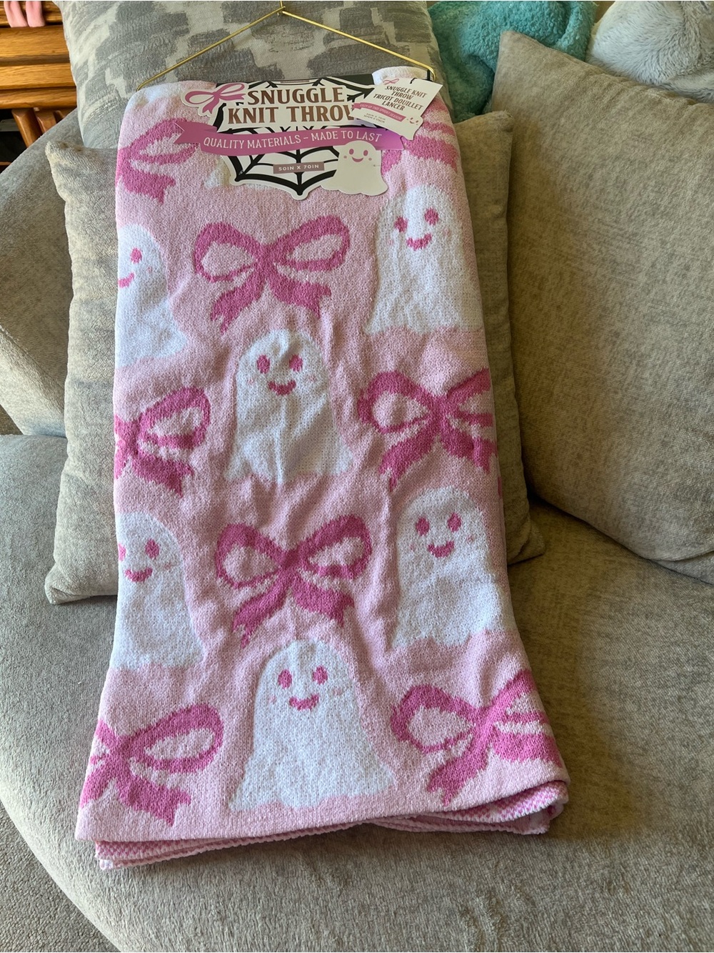 NWT EnVogue Viral Pink Halloween Ghost and Bow Snuggle Knit Throw Blanket 50”x70
